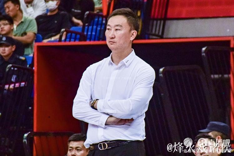 米奇:我爱我们的球队,教练刘维伟在喝茶的时候教了我很多 米奇:我爱我们的球队,教练刘维伟在喝茶的时候教了我很多